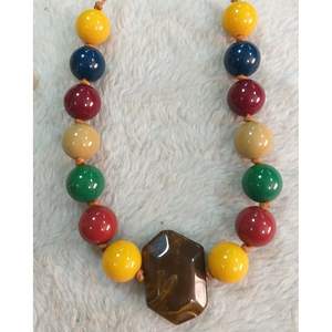 Collier minimaliste en résine et bois pour les amateurs de bijoux modernes, fournitures de perlage - Product Image 1