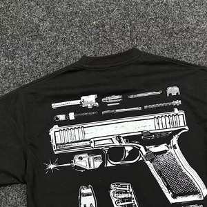 Camiseta Negra de Manga Corta para Hombre con Estampado de Plano de Pistola en la Espalda, Estilo Urbano, Corte Regular, Cuello Redondo de Algodón - Product Image 5