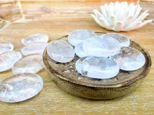 Vente en gros de pierres précieuses semi-précieuses sculptées en cristal de quartz naturel clair pour l'artisanat Feng Shui et Reiki poli par technique - Product Image 4