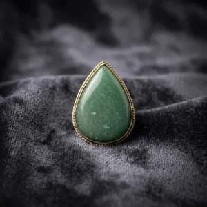 Composant de bijoux pour femme en Aventurine Verte Naturelle, fait main, style vintage, avec rainure en laiton et sertissage clos, certifié IGI - Product Image 1