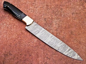 Cuchillo de pesca artesanal duradero de acero de Damasco, cuchillo de cocina con hoja de punta caída, mango de resina personalizado, pasadores de latón y cuero Shetah - Product Image 4
