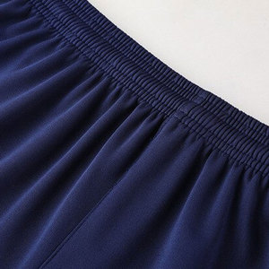 Uniforme de fútbol hecho con material que absorbe el sudor, diseñado para mantener a los jugadores frescos y secos durante partidos intensos de fútbol. - Product Image 5