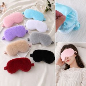 Masque pour les yeux en peluche rose, fausse fourrure douce, bande élastique pour un sommeil réparateur - Product Image 2