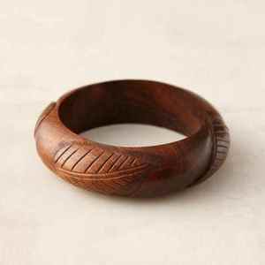 กำไลข้อมืองานฝีมือไม้พรีเมียมจากอินเดียสำหรับผู้หญิงและเด็กผู้หญิง ป้ายติดผนัง - Product Image 1