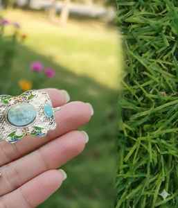 Pendentif en argent fin allemand fait main de qualité supérieure, magnifique forme de tournesol en turquoise, idéal pour les tenues de fête des filles - Product Image 1