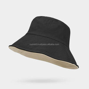 หมวกบักเก็ตแฟชั่นปรับได้ ผ้าโพลีเอสเตอร์น้ำหนักเบา สำหรับผู้ชายและผู้หญิง สวมใส่กลางแจ้ง สตรีทแวร์ลำลอง กันแดด สไตล์ฤดูร้อน - Product Image 1