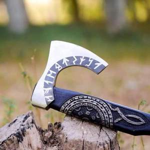 Hache à manche en bois, faite à la main, personnalisée, de qualité industrielle, en acier à haute teneur en carbone, style tomahawk, accessoires de cuisine inspirés de la culture viking - Product Image 2
