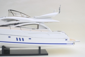 เรือยอชท์ไม้จำลอง Sunseeker Manhattan 60 รุ่นแฮนด์เมด - แบบจำลองเรือยอชท์หรูหราพร้อมฟลายบริดจ์ สำหรับตกแต่งบ้านและสำนักงาน - Product Image 4