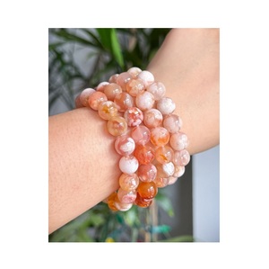 Bracelet élégant en résine fait main avec expression artistique créative, bijoux de mode pour rehausser le style au quotidien - Product Image 3
