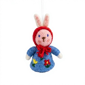 Poupées Lapins Traditionnelles Faites à la Main, Robe Florale Bleue à Capuche Rouge, en Feutre Brodé, Décoration de Noël Écologique pour Petite Table - Product Image 2