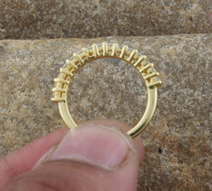 Anillo de Plata de Ley 925 con Engaste de Bisel y Circonitas, Clásico y Delicado, Chapado en Oro, Apilable, para Mujer, para Bodas, Fiestas y Uso Diario - Product Image 3