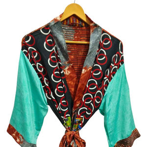 Kimono de seda Bridel con patchwork, túnica larga para cubrir el bikini, ropa de noche, hecho a mano, estilo vintage indio, kimono de sari de seda reciclada. - Product Image 1