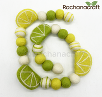 Handgemaakte ecovriendelijke wollen vilt citrus fruit guirlande - citroen limoen plakjes pom pom streamer voor verjaardag Halloween zomer kinderkamer