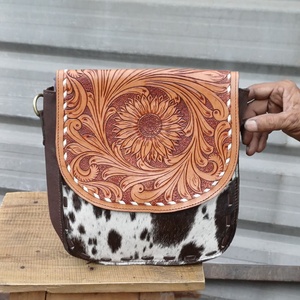 Bolso bandolera de cuero estilo bohemio con una sola correa, bolso de cuero repujado estilo western a un precio razonable. - Product Image 1