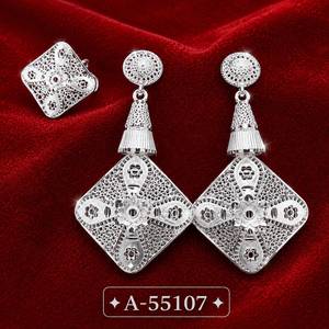 Clásicos Pendientes de Corazón con Incrustaciones de Coral y Perlas de Imitación, Chapados en Oro de 24K, Aleación de Zinc, para Mujer, Joyería de Fiesta, Modelo 55104 - Product Image 3