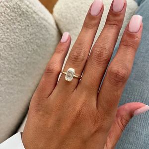 Anillo de Compromiso Moderno con Diamante Cultivado en Laboratorio de Corte Esmeralda de 3.0 CT, Oro de 14K, Media Montura, Elegante para Boda o Propuesta - Product Image 5