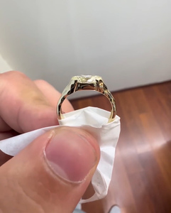 แหวนหมั้นเพชรรูปไข่สีเหลืองเพาะเลี้ยง 14 กะรัต 2.00 กะรัต ความสะอาดระดับ VVS-VS ดีไซน์แบบชาติพันธุ์ ขอบเพชรแบบ Bezel Setting รับรองโดย IGI - Product Image 3