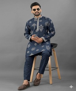 Kurta Pijama Azul Marino Bordado para Hombre, Traje Tradicional Étnico para Boda, Corte Regular, Largo hasta el Tobillo, SWASTIK-ALU ARJUN 85316 - Product Image 2