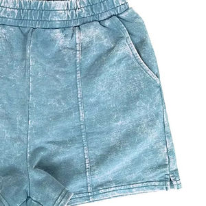 Shorts délavés pour femmes, design tendance, shorts de mode délavés, tenue décontractée d'été, délavés avec boutons, style vintage - Product Image 3