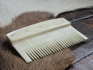 Peigne en os de buffle idéal pour hommes et femmes, offrant un lissage en douceur sans électrostatique ni casse par Curio Craft - Product Image 4
