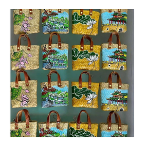 Porte-clés mini sac à main en herbe de jonc écologique, tressé naturellement, porte-clés en paille fait main, artisanat vietnamien, cadeau pour les acheteurs en gros - Product Image 3
