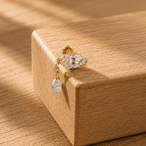 Boucles d'oreilles pendantes en or massif 10K 14K 18K avec deux diamants de laboratoire taille marquise 0,4 carat, forme poire, couleur E, clarté VVS - Product Image 2