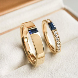 Conjunto de anillos de pareja de piedra de nacimiento de septiembre, piedra preciosa de zafiro cortada Baguette, CZ, banda ancha pavimentada de diamantes para hombres, anillos de moissanita de boda - Product Image 3