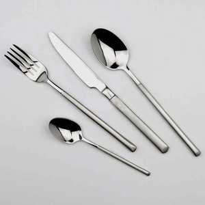 Fabricant économique au Portugal Ensemble de couverts de luxe en acier inoxydable argent mat poli Ensembles de couverts en acier inoxydable - Product Image 1