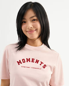 เสื้อยืดครอปแขนสั้นพิมพ์ลายคุณภาพสูงสำหรับผู้หญิง สีพื้น ผ้าฝ้าย ทรงปกติ ระบายอากาศได้ดี แห้งเร็ว โดย Routine - Product Image 5