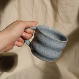 Taza de Cerámica Hecha a Mano con Diseño Retro de Vaca Azul y Acabado Mate para Uso Doméstico - Product Image 4