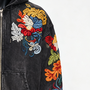 Sudadera moderna con bordados finos, construcción cómoda y versatilidad para el día a día. - Product Image 2