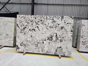 Dalles de granit poli modernes en gros pour applications de comptoirs – Grandes dalles de pierre naturelle durable - Product Image 5