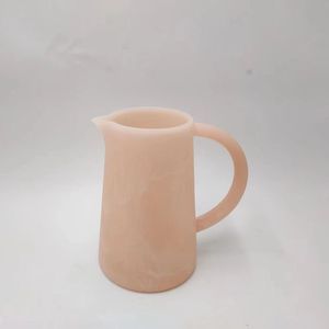 Jarra de Agua de Resina de Primera Calidad, Estilo Moderno y Lujoso, Duradera, Ecológica, Apta para Lavavajillas, Personalizable con Diseños Florales, para Hogar y Hotel - Product Image 1
