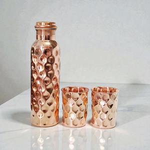 Bouteille en cuivre ayurvédique, bouteille en cuivre gravée, bouteille d'eau en cuivre martelé, bouteille en cuivre avec verre - Product Image 1