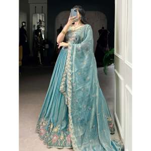 Hermoso Lehenga Choli de Organza Azul Cielo con Tejido Zari para Compromiso - Product Image 4