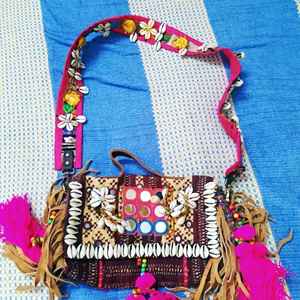 Bolsos bandolera artesanales Banjara bohemios para mujer de la India, bolso tipo sling elegante y moderno, estilo boho chic, bolso de yute con borlas para chicas y mujeres - Product Image 4