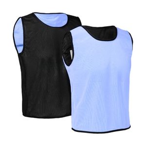 Petos de Entrenamiento de Fútbol Reversibles Negros y Melocotón, Malla de Poliéster Premium, Suaves, Transpirables y Ligeros - Product Image 5