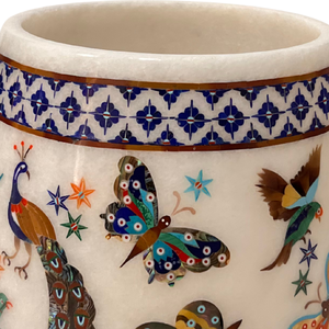 Vase décoratif en marbre blanc moderne fait main avec incrustations de motifs paon et papillon, pour utilisation sur table - Product Image 3