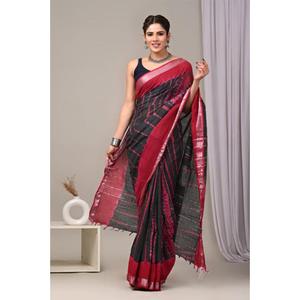 Magnifique sari en lin imprimé avec chemisier en lin, look traditionnel et contemporain, provenant d'un fournisseur indien pour l'exportation en gros. - Product Image 4