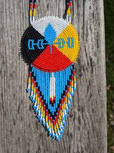 Conjunto de Collar y Pendientes de Cuentas de Vidrio Hechas a Mano, Coloridas y Étnicas, para Celebraciones Culturales - Product Image 4