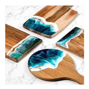 Tablas de Servir de Madera de Acacia con Resina Verde Esmeralda, Tabla de Charcutería con Ondas Marinas, Tabla de Cortar Redonda y Cuadrada - Product Image 1