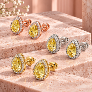 Élégantes boucles d'oreilles en or jaune 18 carats avec diamant de laboratoire taille poire, pierre centrale de 2 carats, diamants latéraux de 0,6 carat, poids de l'or 3,5 g |   Certifié IGI - Product Image 4