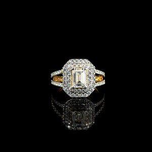 Bague Halo Pavée en Or Massif 14 carats avec Diamant de Laboratoire Taille Émeraude Certifié IGI pour Femme – Luxe - Product Image 1