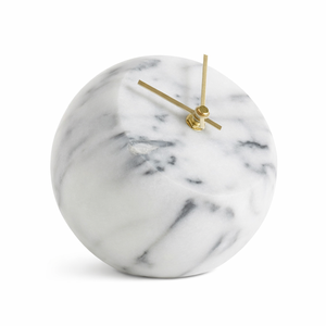Horloge de bureau en marbre de luxe, accents en laiton modernes, formes géométriques, décoration d'intérieur unique pour le bureau, le salon et comme cadeau, blanc élégant - Product Image 1