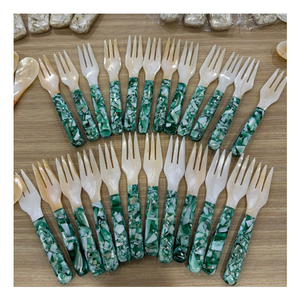 Cuillère en coquillage naturel, conçue pour les décorations de table, la décoration intérieure et le commerce d'exportation - Product Image 1