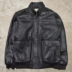 Blouson aviateur en cuir de chèvre noir vintage pour homme, coupe ajustée, design moderne et élégant, veste en cuir tendance. - Product Image 2