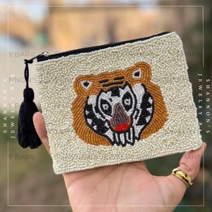 กระเป๋าใส่เหรียญลายหัวเสือประดับพู่ - กระเป๋าใส่เหรียญทำมือประดับลูกปัด, กระเป๋าใส่เหรียญซิปประดับลูกปัดลายเสือ, ที่ใส่บัตรดีไซน์สวยงาม - Product Image 4