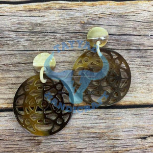 ต่างหูทรงแตรลายดอกไม้แกะสลัก งานดีไซน์ไม่ซ้ำใคร สำหรับสาวๆ แฟชั่นใหม่ล่าสุด - Product Image 4