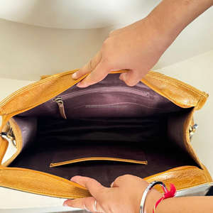 Fabricant personnalisé vente en gros OEM 2025 véritable cuir de vachette à poils grande capacité en cuir repoussé à la main sacs fourre-tout pour femmes - Product Image 6