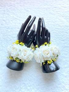 Rosa Artificial Hecha a Mano, Gajra para Mujer, Pulsera/Corsage Floral para Muñeca, para Nikkah, Mehndi y Eventos Festivos - Product Image 5